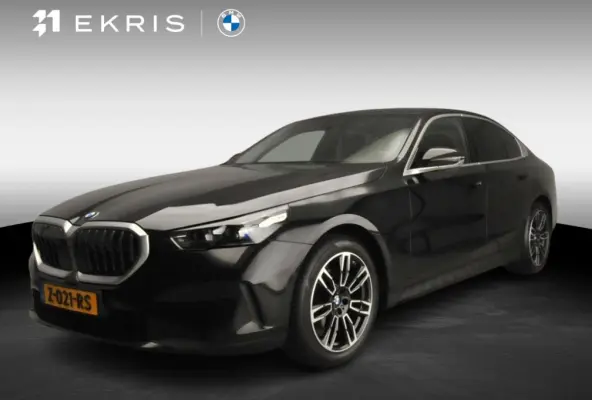 520i | LED | HUD | Active cruise | Trekhaak | Sportstoelen | DAB | Harman-kardon sound | Alu 19 inch
