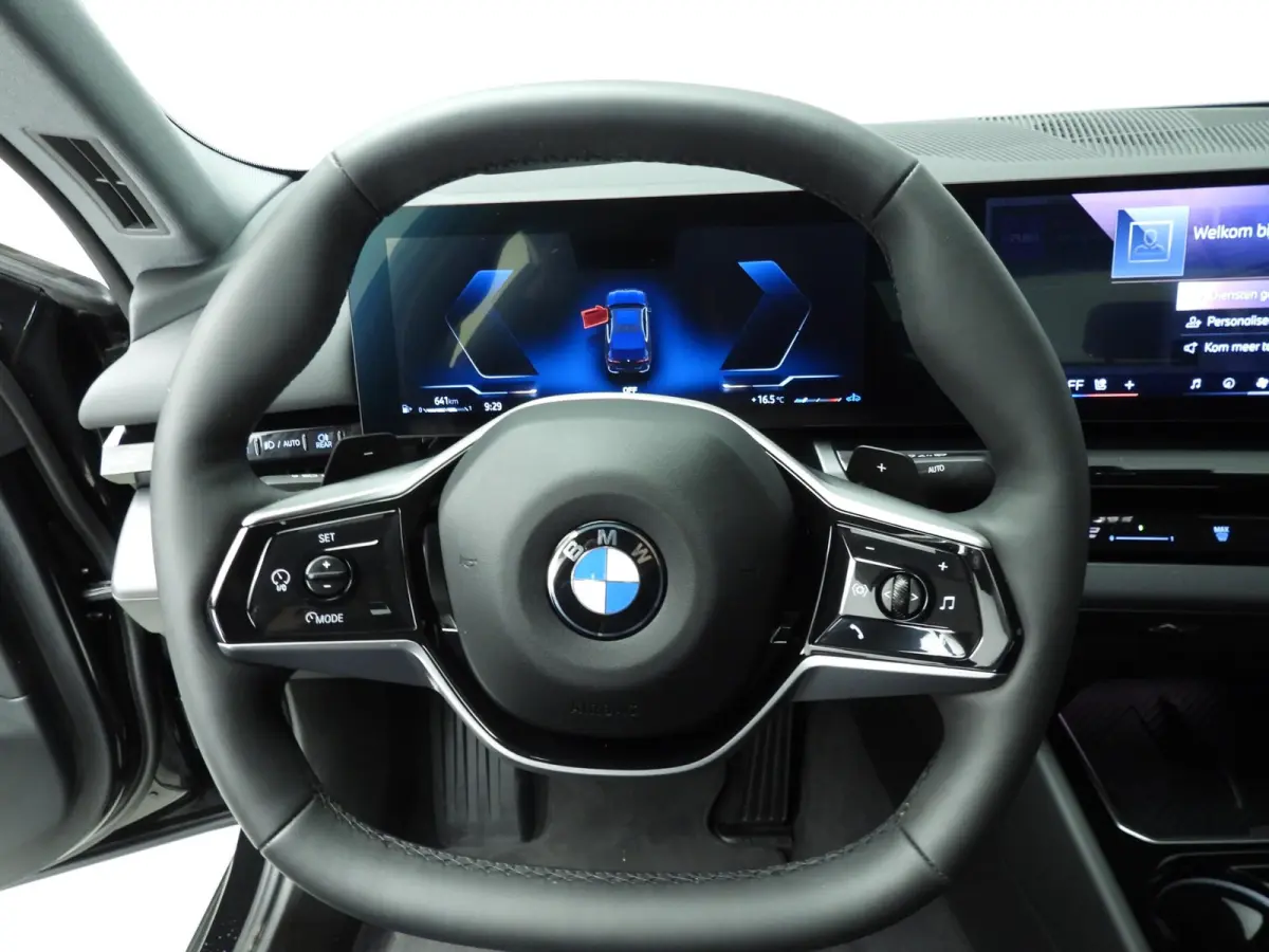 520i | LED | HUD | Active cruise | Trekhaak | Sportstoelen | DAB | Harman-kardon sound | Alu 19 inch