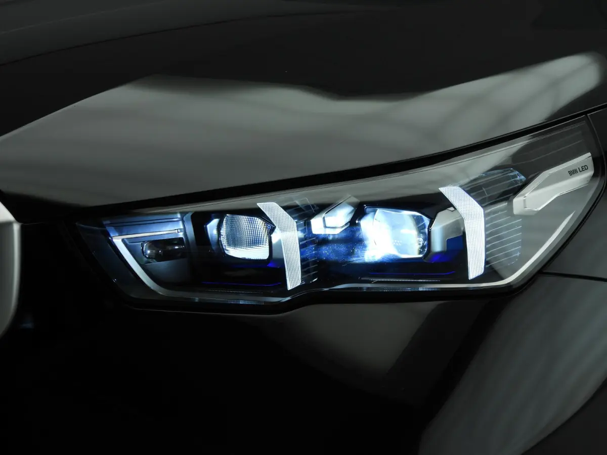 520i | LED | HUD | Active cruise | Trekhaak | Sportstoelen | DAB | Harman-kardon sound | Alu 19 inch