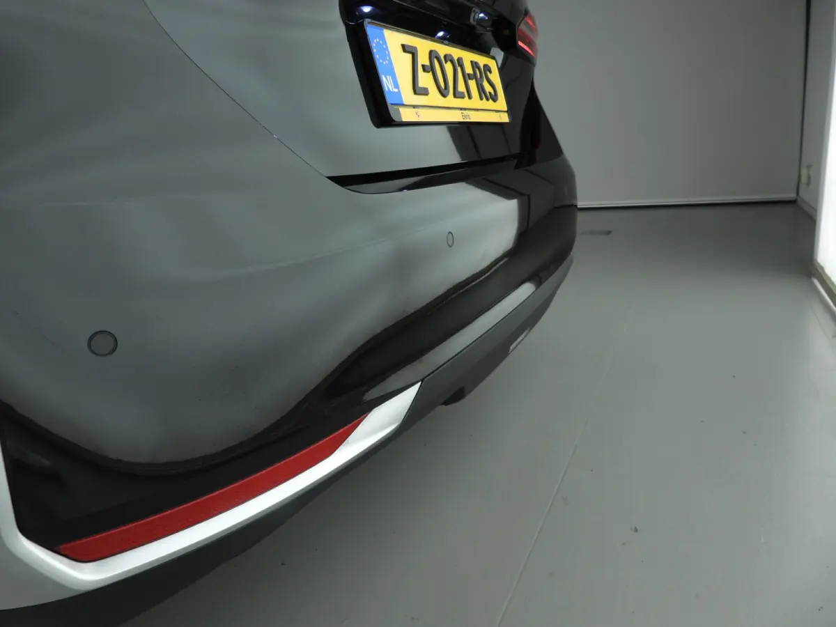 520i | LED | HUD | Active cruise | Trekhaak | Sportstoelen | DAB | Harman-kardon sound | Alu 19 inch
