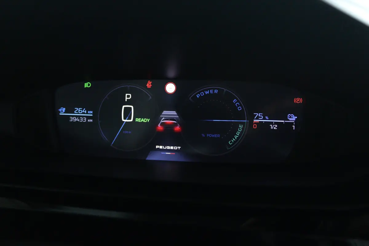 Allure EV 54 kWh 412KM Range | SOH 93% | Adapt. Cruise | Stoel+Stuurverwarming | Camera | Navi | Carplay | LED |