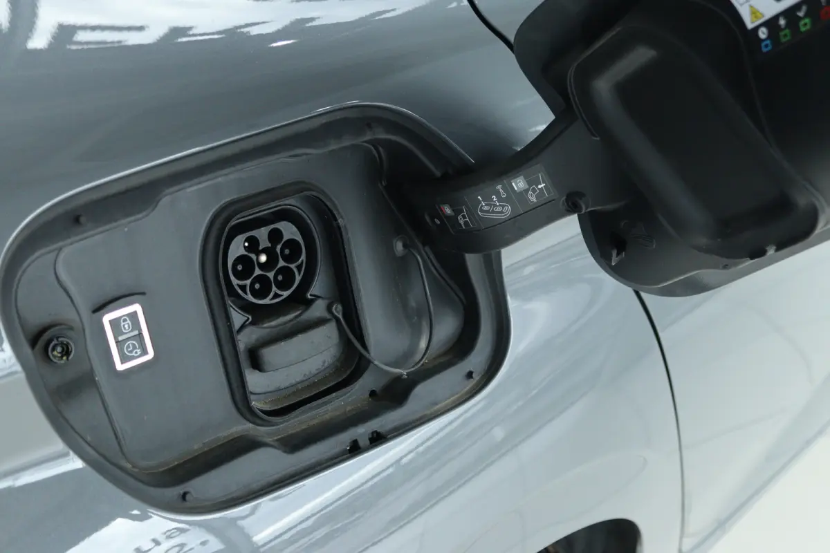 Allure EV 54 kWh 412KM Range | SOH 93% | Adapt. Cruise | Stoel+Stuurverwarming | Camera | Navi | Carplay | LED |