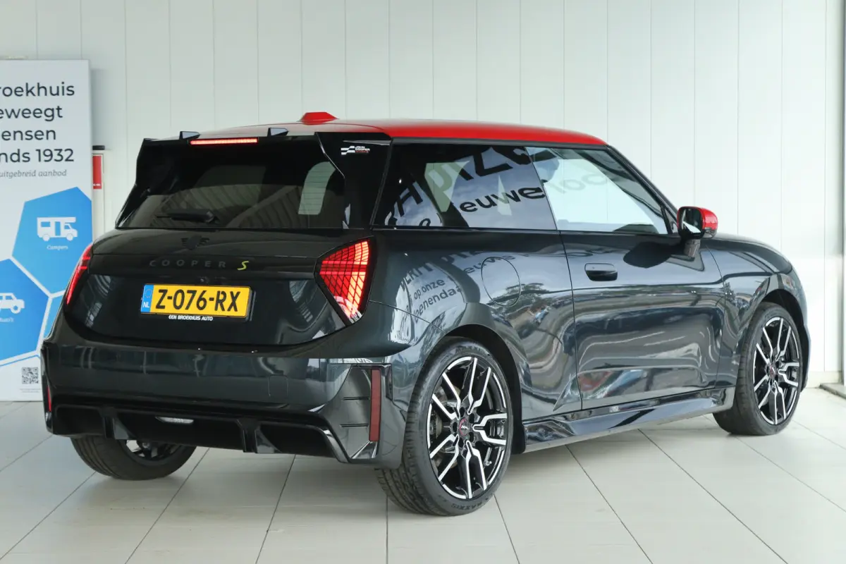 3-Deurs SE John Cooper Works XL 54.2 kWh 371KM Range | SOH 96% | Adapt. Cruise | Stoel+Stuurverwarming | Harman & Kardon | Head-up | Pano | Memory | 360 Camera |