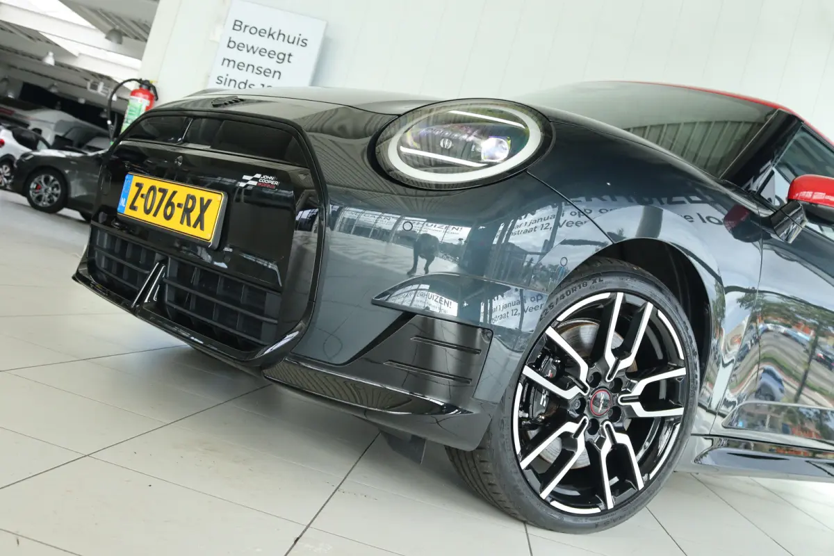 3-Deurs SE John Cooper Works XL 54.2 kWh 371KM Range | SOH 96% | Adapt. Cruise | Stoel+Stuurverwarming | Harman & Kardon | Head-up | Pano | Memory | 360 Camera |