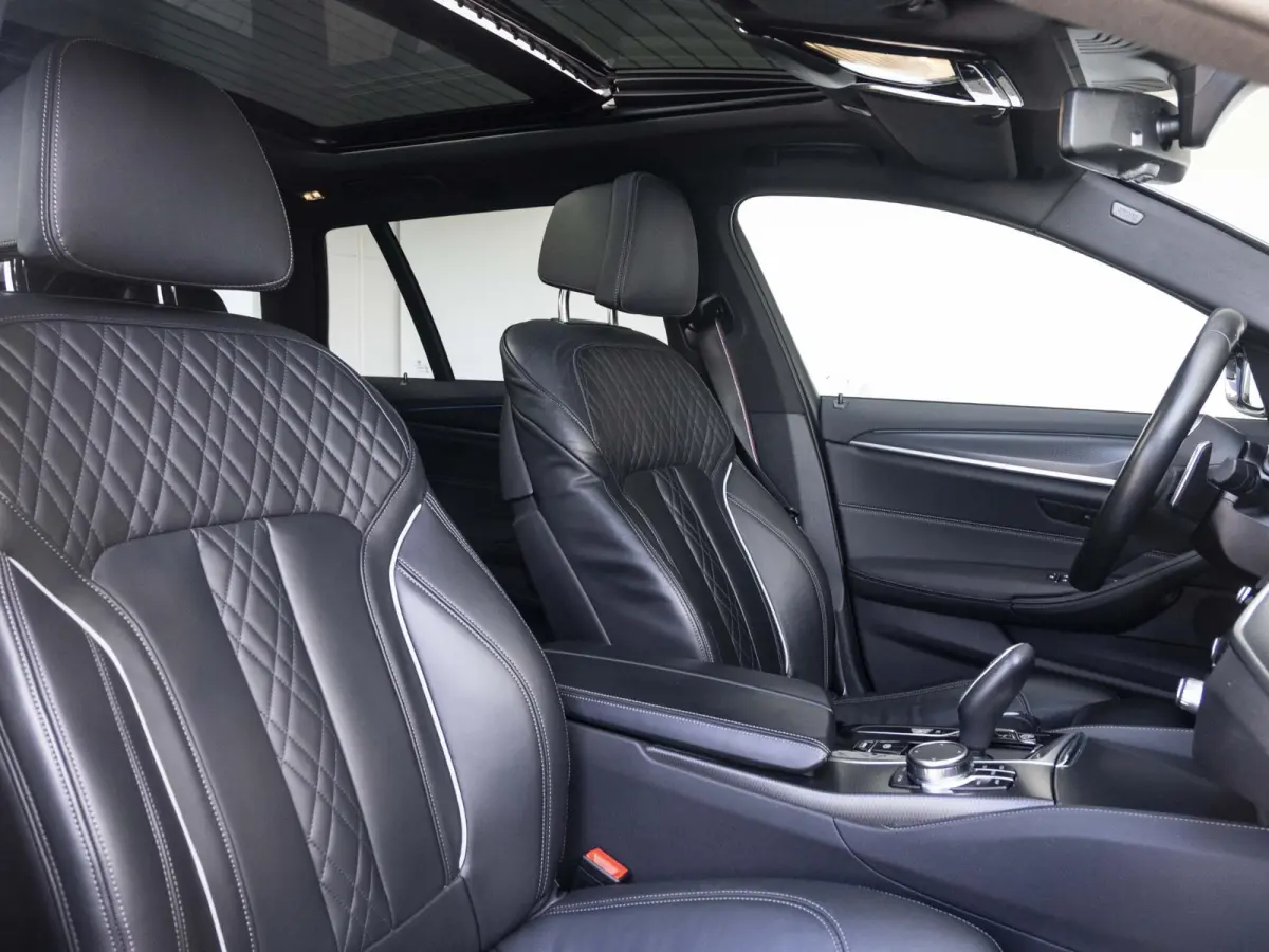 530e | SoH 89% | M Sportpakket Pro | Comfort Access | 18 inch | Driving Assisstant Professional | BMW Laserlight | Head Up Display | HIFI | Panoramadak