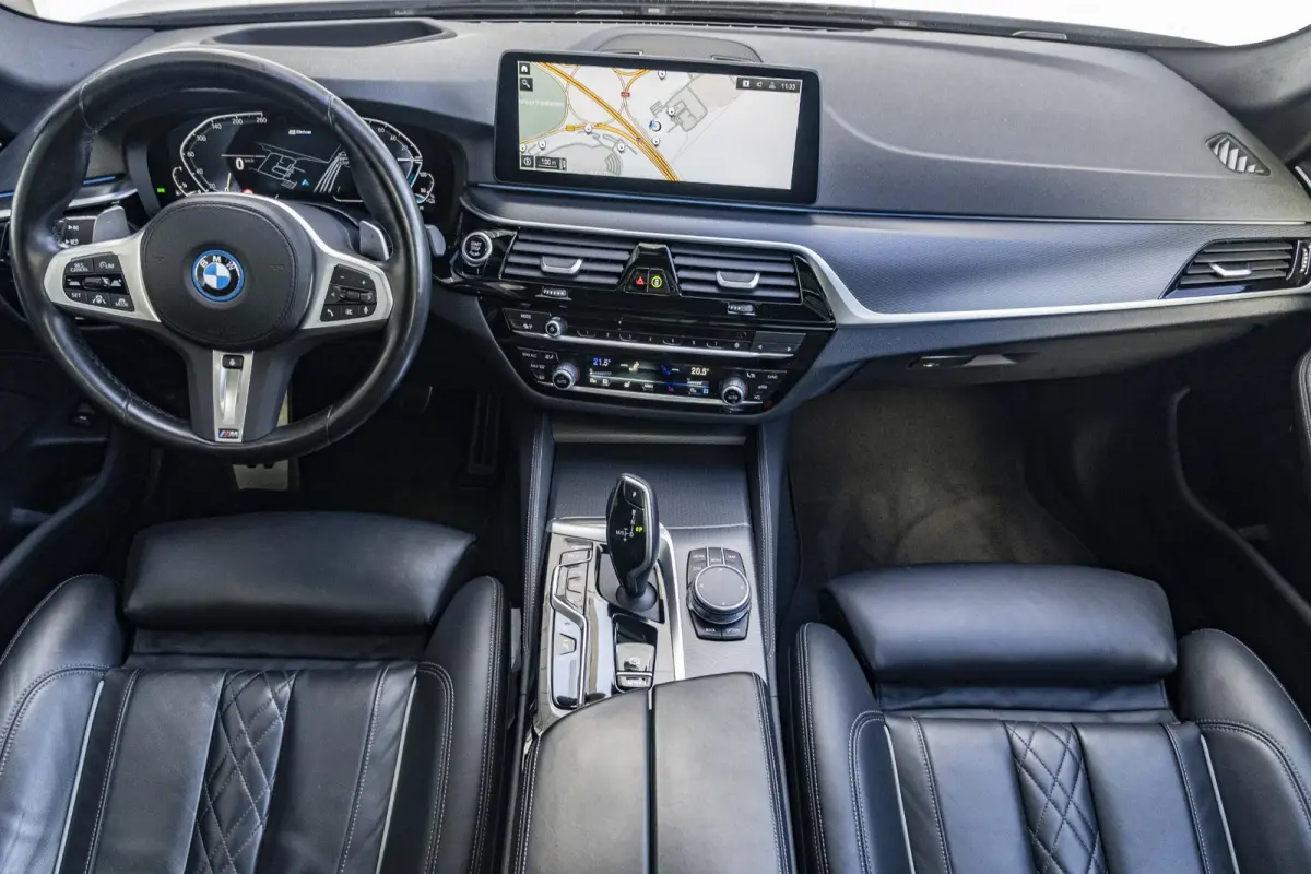 530e | SoH 89% | M Sportpakket Pro | Comfort Access | 18 inch | Driving Assisstant Professional | BMW Laserlight | Head Up Display | HIFI | Panoramadak