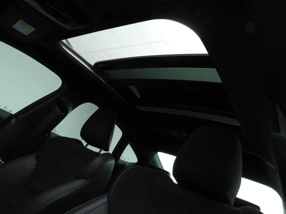 220 | M-Sportpakket | LED | Navigatie | Panoramadak | Sportstoelen | DAB | Alu 18 inch