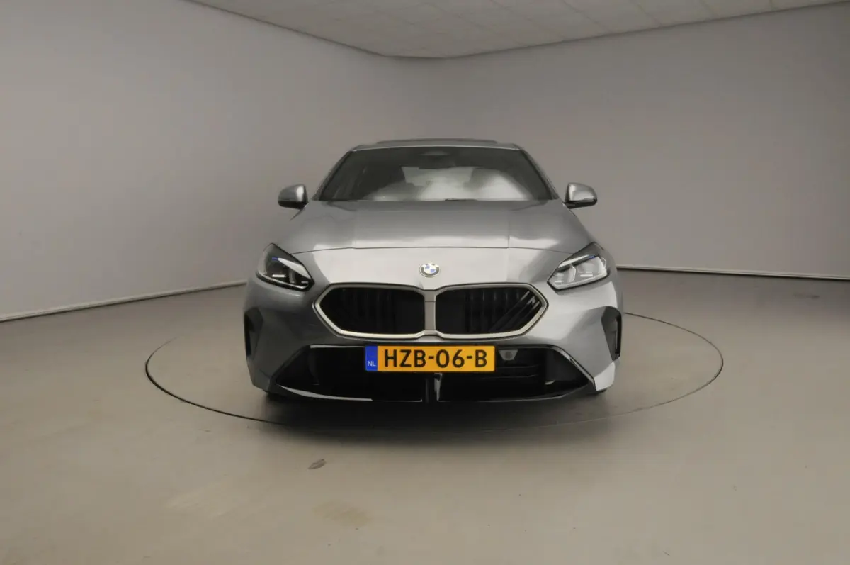 220 | M-Sportpakket | LED | Navigatie | Panoramadak | Sportstoelen | DAB | Alu 18 inch