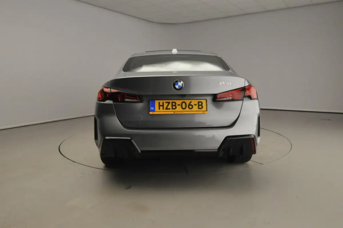 220 | M-Sportpakket | LED | Navigatie | Panoramadak | Sportstoelen | DAB | Alu 18 inch
