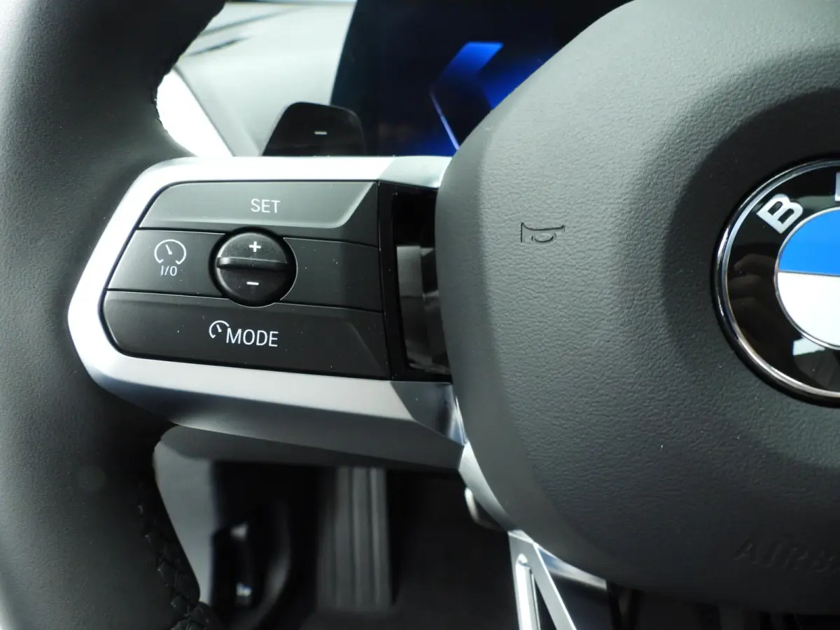 220 | M-Sportpakket | LED | Navigatie | Panoramadak | Sportstoelen | DAB | Alu 18 inch