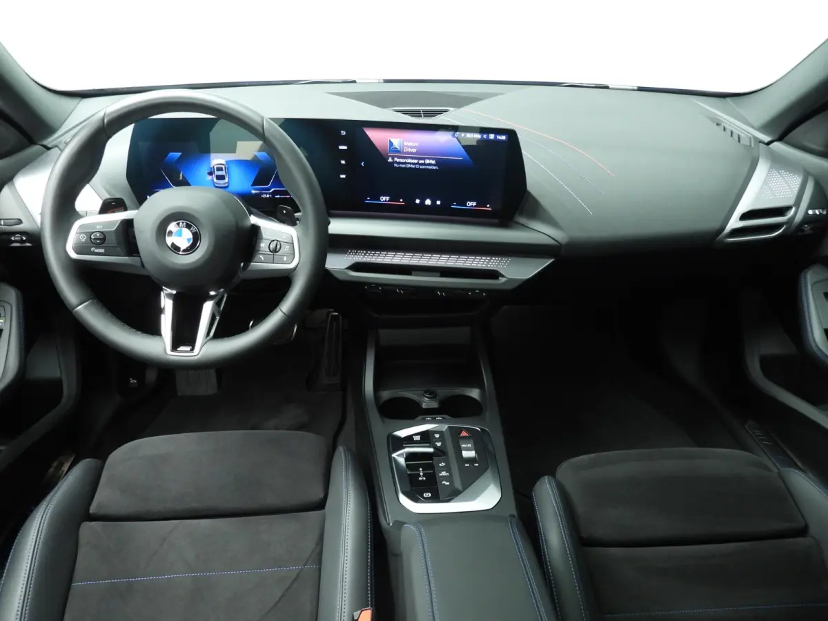 220 | M-Sportpakket | LED | Navigatie | Panoramadak | Sportstoelen | DAB | Alu 18 inch