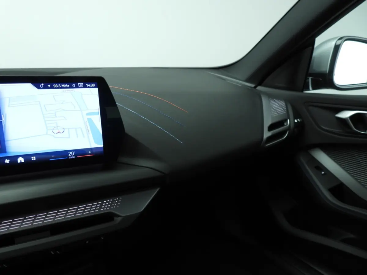 220 | M-Sportpakket | LED | Navigatie | Panoramadak | Sportstoelen | DAB | Alu 18 inch