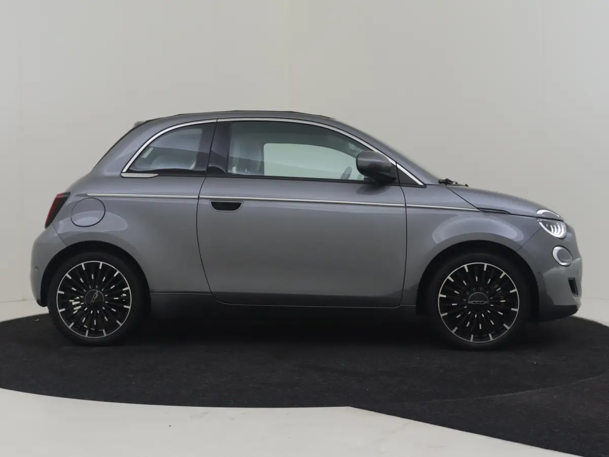 La Prima 42 kWh l Leder l 17" l Adaptive Cr Control l Stuurverwarming l Cabrio! l Navigatie l Side Assist l