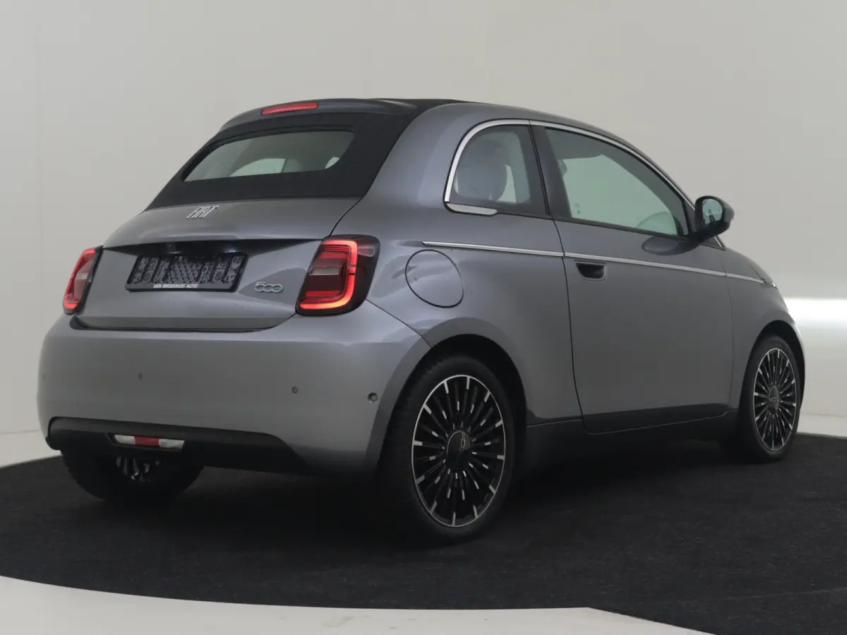 La Prima 42 kWh l Leder l 17" l Adaptive Cr Control l Stuurverwarming l Cabrio! l Navigatie l Side Assist l