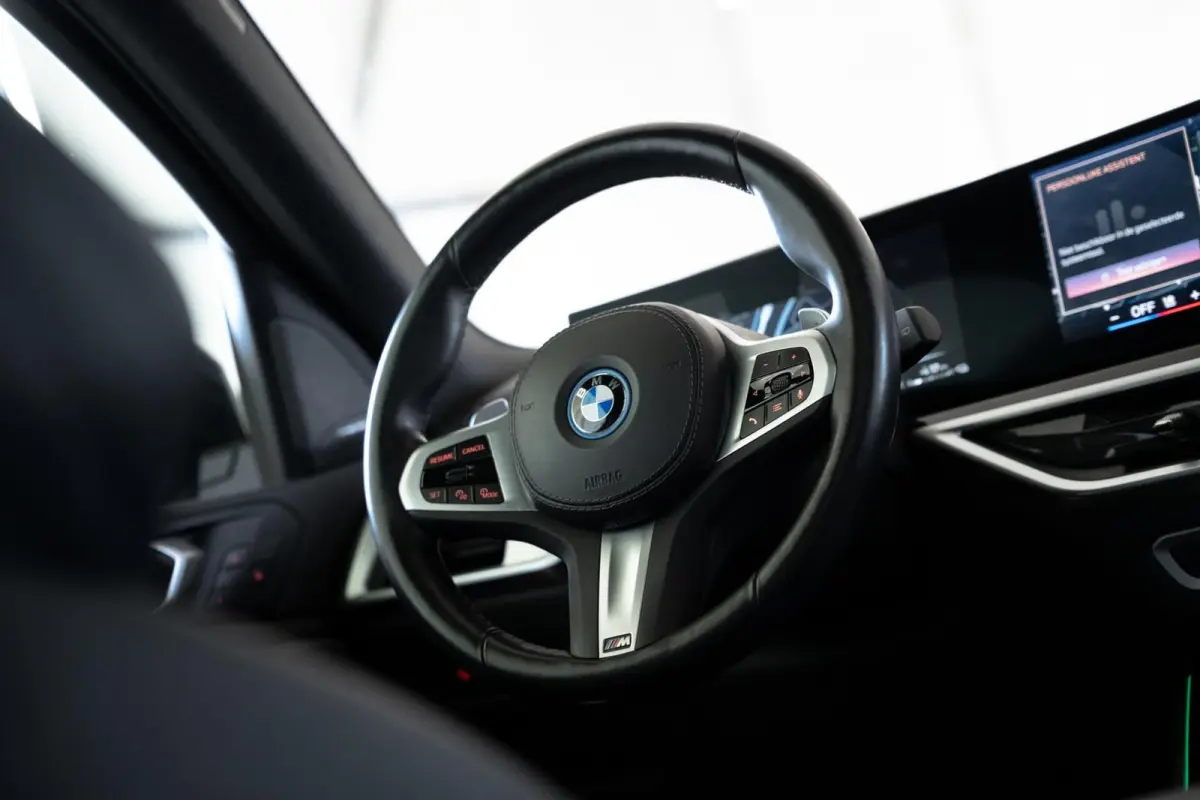 xDrive50e / M Sport Pro / M Stoelen / Pano / Trekhaak / BSI / 22" / HUD / BTW