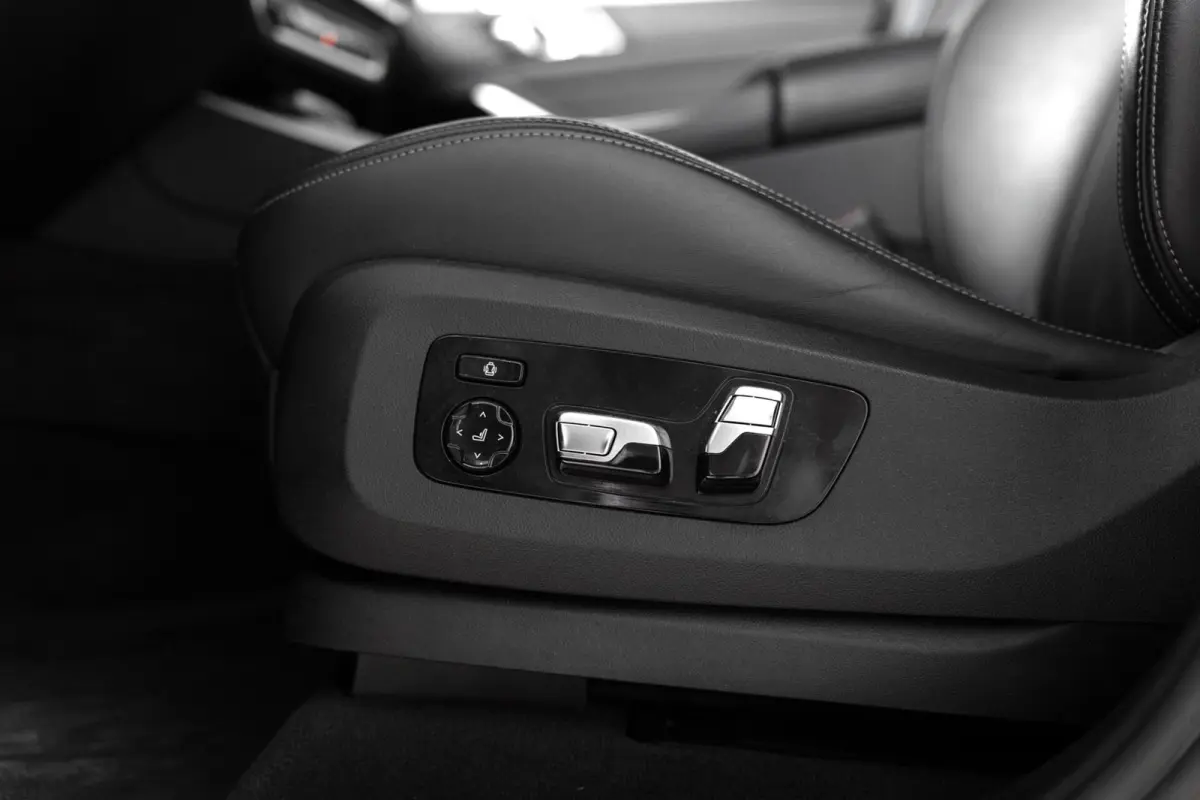 xDrive50e / M Sport Pro / M Stoelen / Pano / Trekhaak / BSI / 22" / HUD / BTW