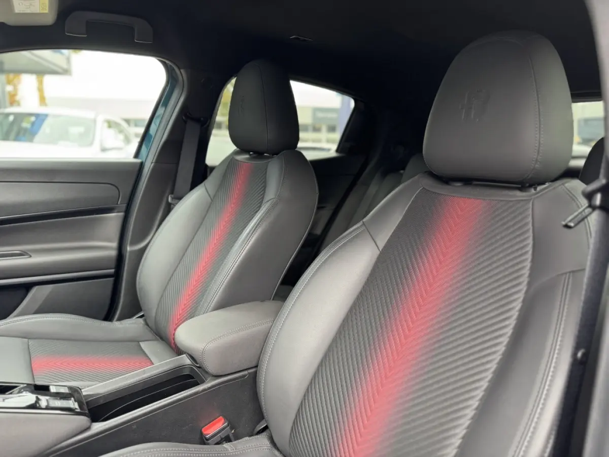 1.2 T Hybrid Ibrida Speciale | Pack Techno | Stoelverwarming