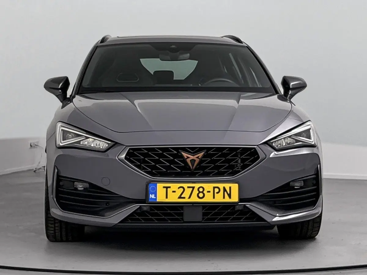 1.4 e-Hybrid VZ Adrenaline | 86,5% SOH | Achteruitrij camera | Stoelverwarming | Elektrische stoel | Parkeersensoren Voor en Achter |