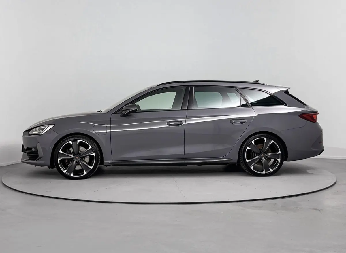 1.4 e-Hybrid VZ Adrenaline | 86,5% SOH | Achteruitrij camera | Stoelverwarming | Elektrische stoel | Parkeersensoren Voor en Achter |