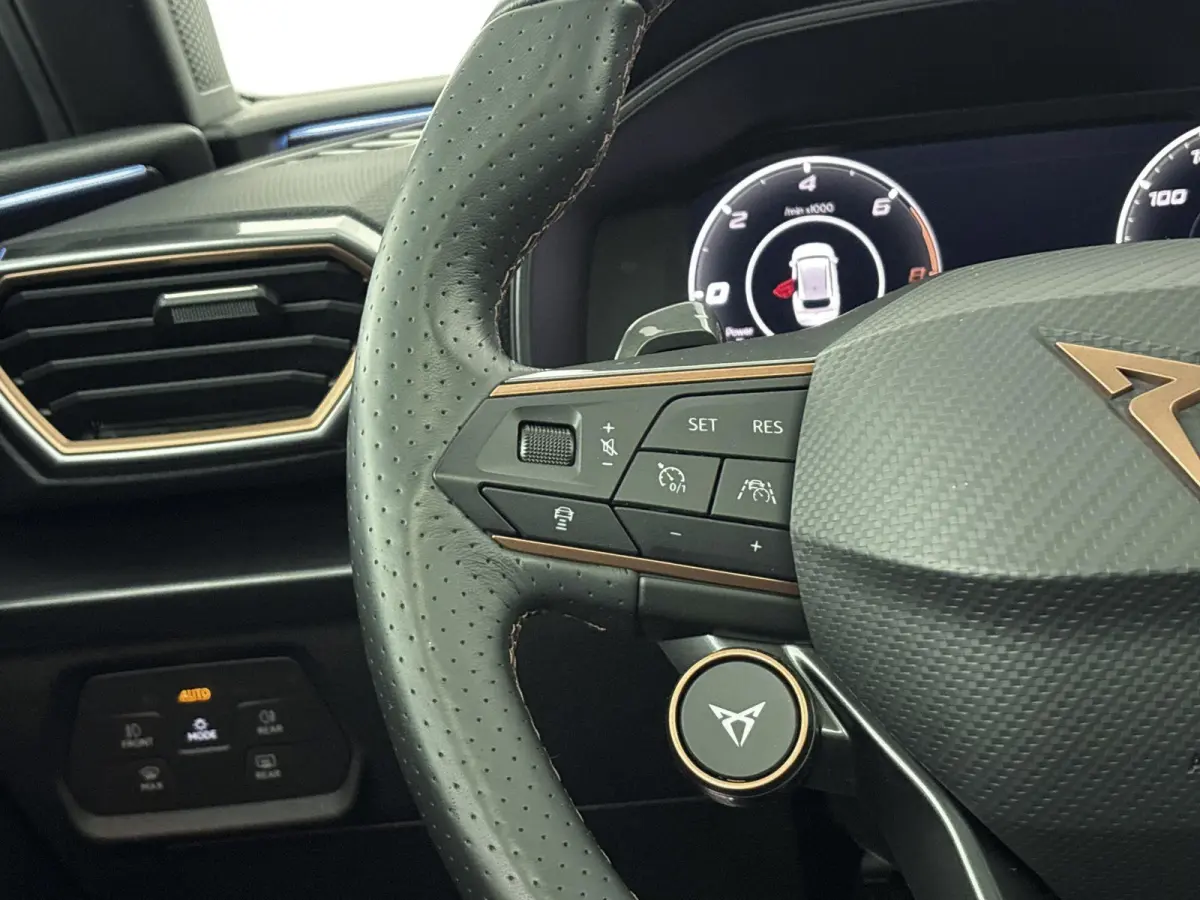 1.4 e-Hybrid VZ Adrenaline | 86,5% SOH | Achteruitrij camera | Stoelverwarming | Elektrische stoel | Parkeersensoren Voor en Achter |