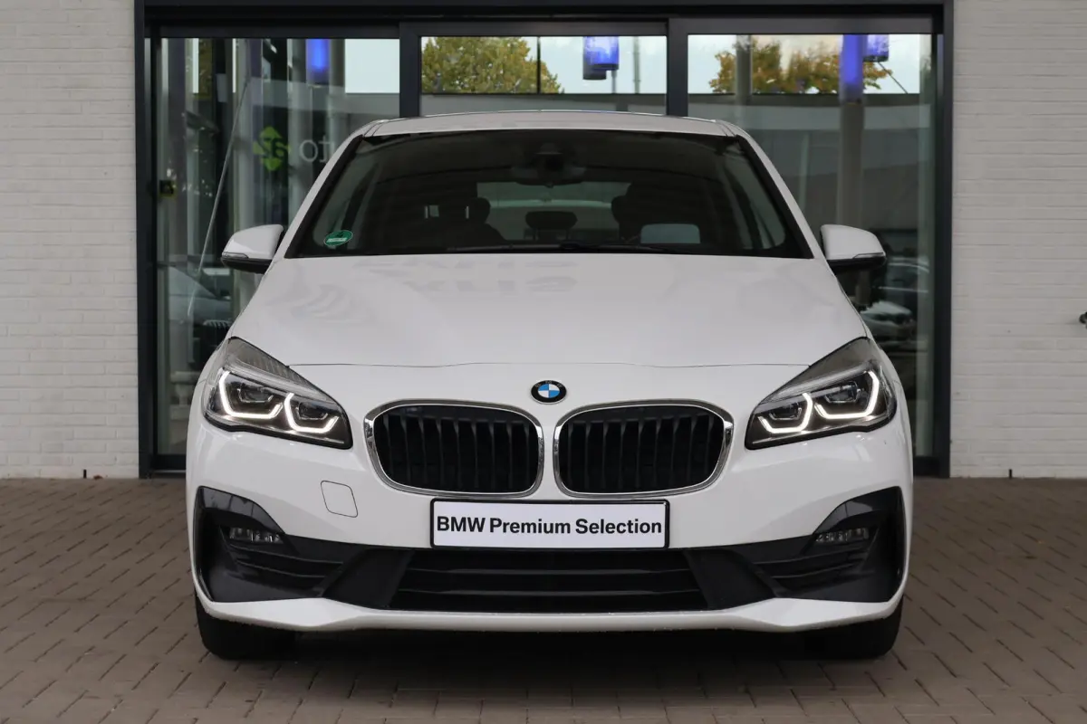 218i | Head-Up Display | Stoelverwarming | Trekhaak