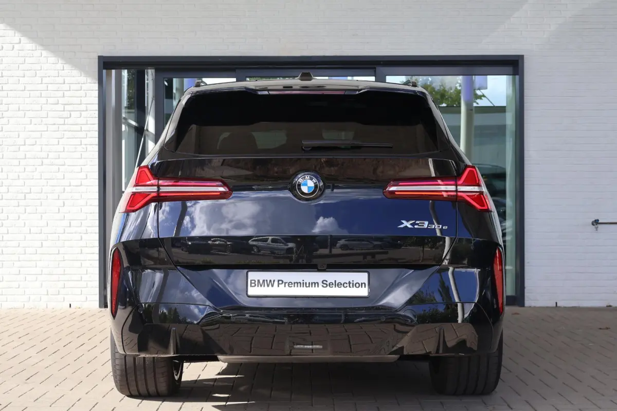 30e xDrive | M Sport Pro | Panorama Dak | Harman/Kardon | Trekhaak