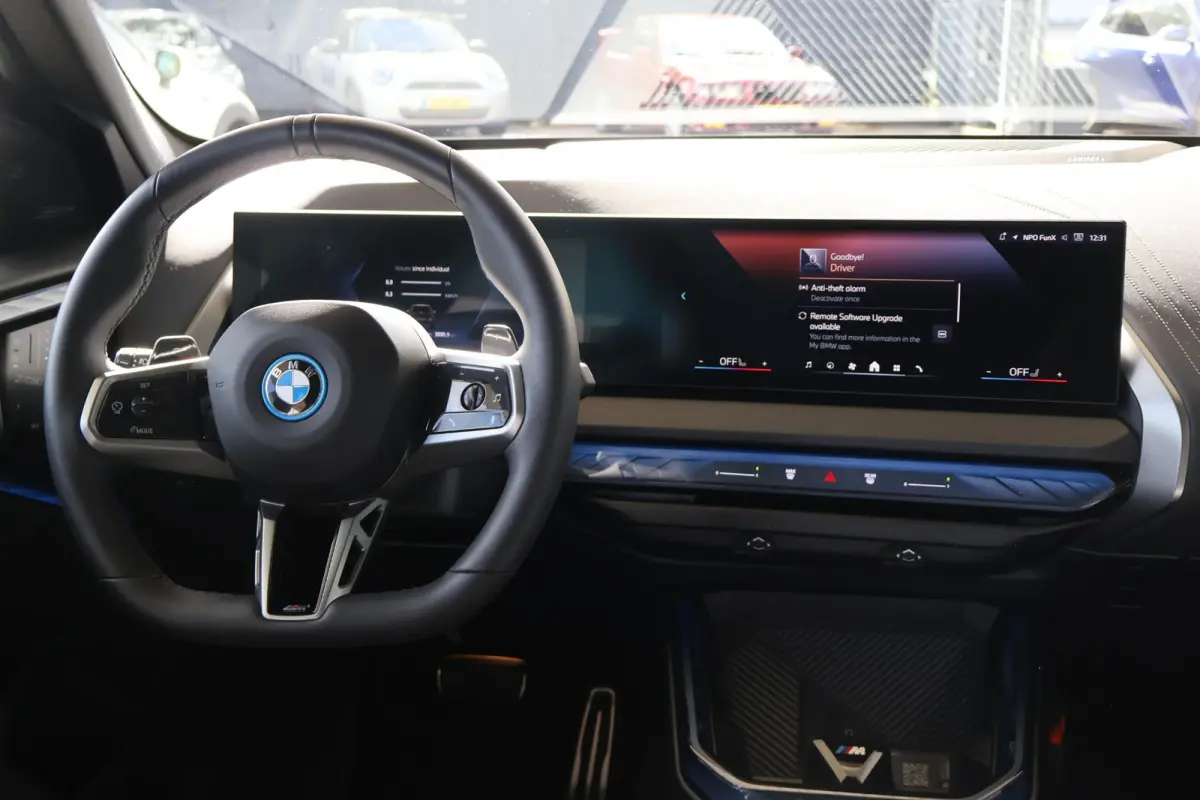 30e xDrive | M Sport Pro | Panorama Dak | Harman/Kardon | Trekhaak