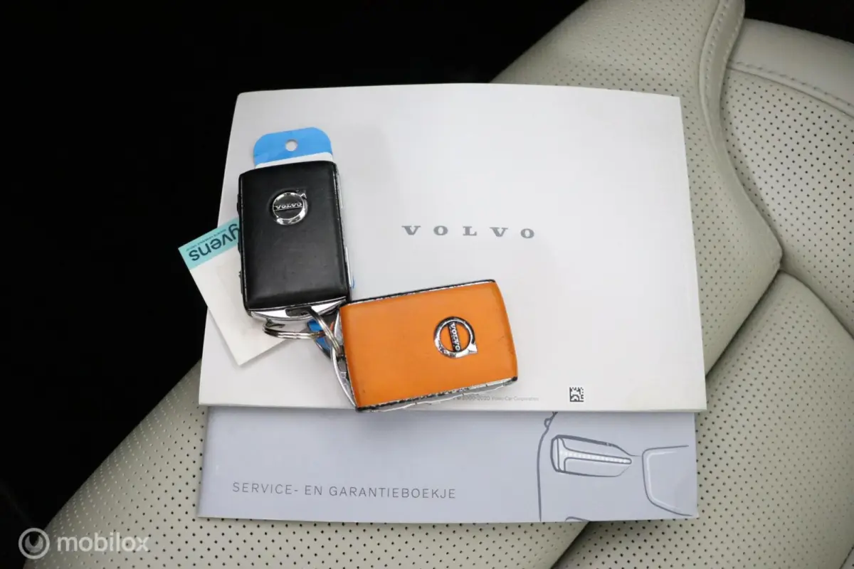 2.0 T8 Recharge AWD Inscription | Massage | Panoramadak | Head Up | 360 Camera | Harman Kardon | BLISS | Adaptive Cruise