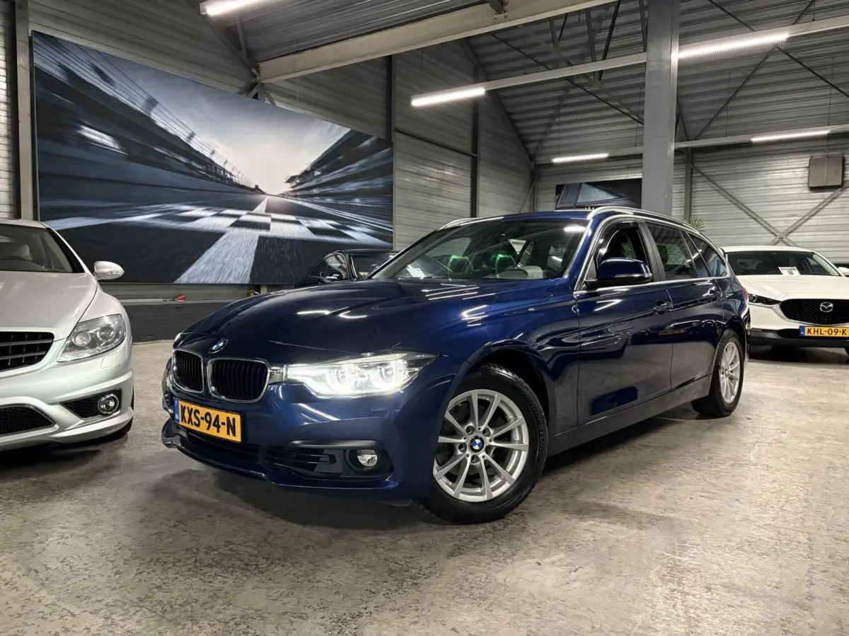 320i 184pk | LED | Elek. Klep | Navi 320i