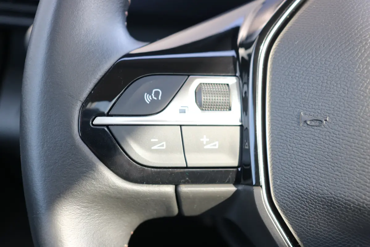 EV Allure Pack 50 kWh | Camera | Apple Carplay | Parkeersensoren V+A | Cruise control | DAB | Airco |