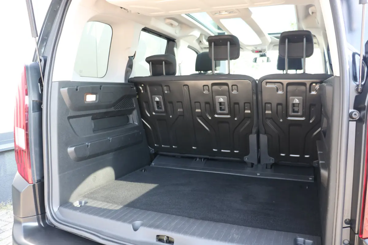EV Allure Pack 50 kWh | Camera | Apple Carplay | Parkeersensoren V+A | Cruise control | DAB | Airco |