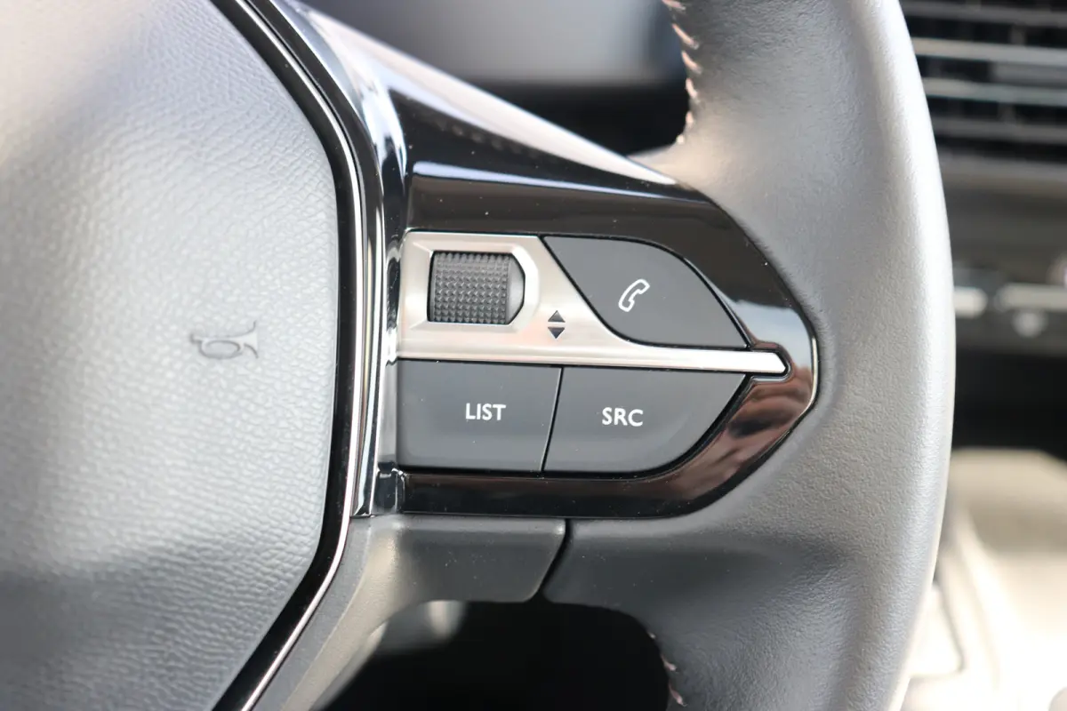 EV Allure Pack 50 kWh | Camera | Apple Carplay | Parkeersensoren V+A | Cruise control | DAB | Airco |