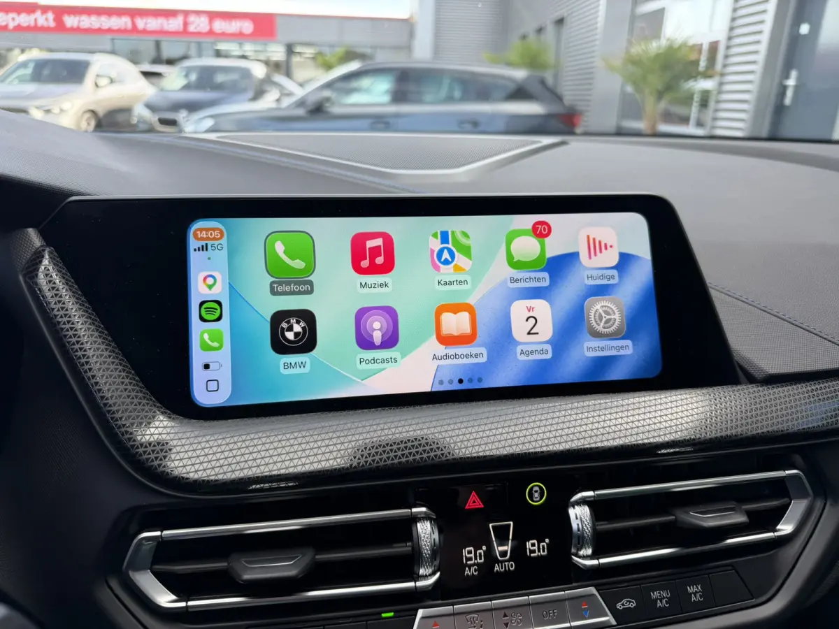 218i M Sport LED Carplay Cruise Control 18 inch HiFi Pakket Live cockpit pro M Sportstoelen