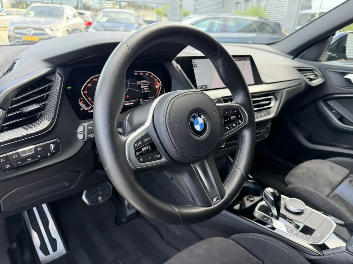 218i M Sport LED Carplay Cruise Control 18 inch HiFi Pakket Live cockpit pro M Sportstoelen