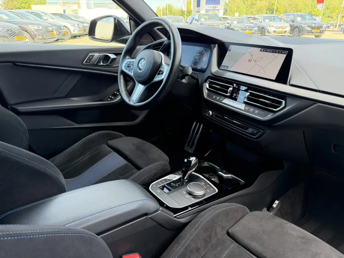 218i M Sport LED Carplay Cruise Control 18 inch HiFi Pakket Live cockpit pro M Sportstoelen