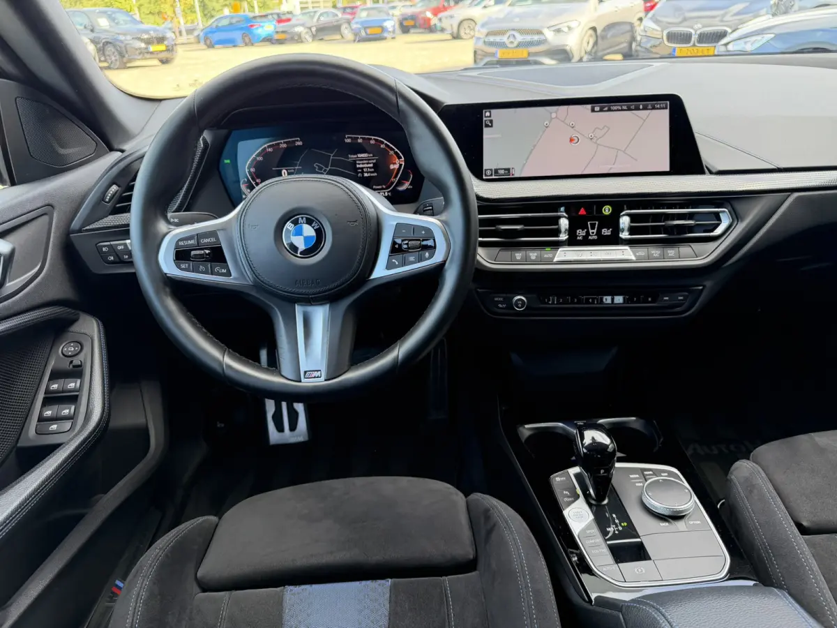 218i M Sport LED Carplay Cruise Control 18 inch HiFi Pakket Live cockpit pro M Sportstoelen
