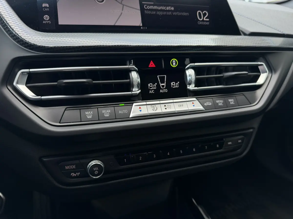 218i M Sport LED Carplay Cruise Control 18 inch HiFi Pakket Live cockpit pro M Sportstoelen