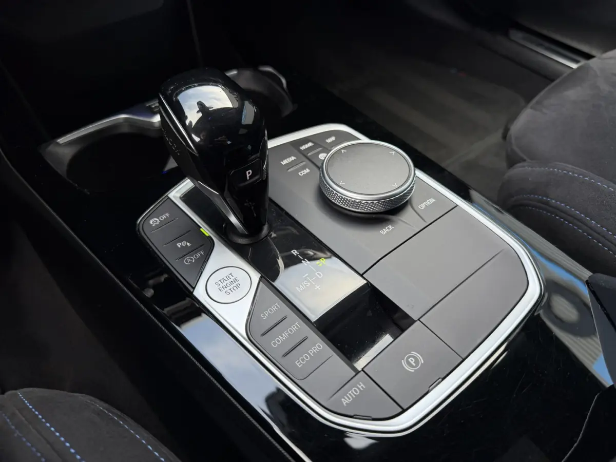 218i M Sport LED Carplay Cruise Control 18 inch HiFi Pakket Live cockpit pro M Sportstoelen