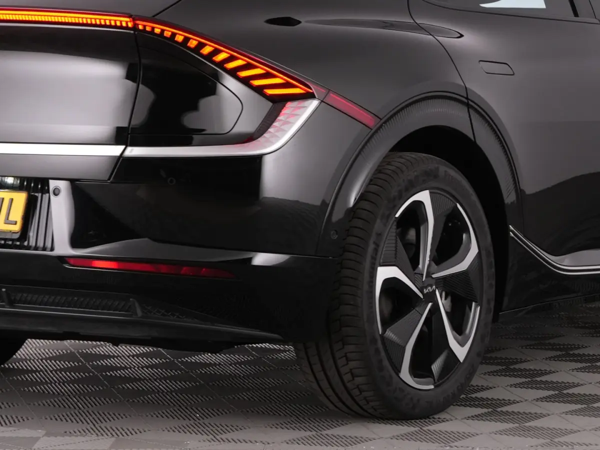 Plus AWD 77.4 kWh 325PK | LEDER | Full LED | EL. STOELEN