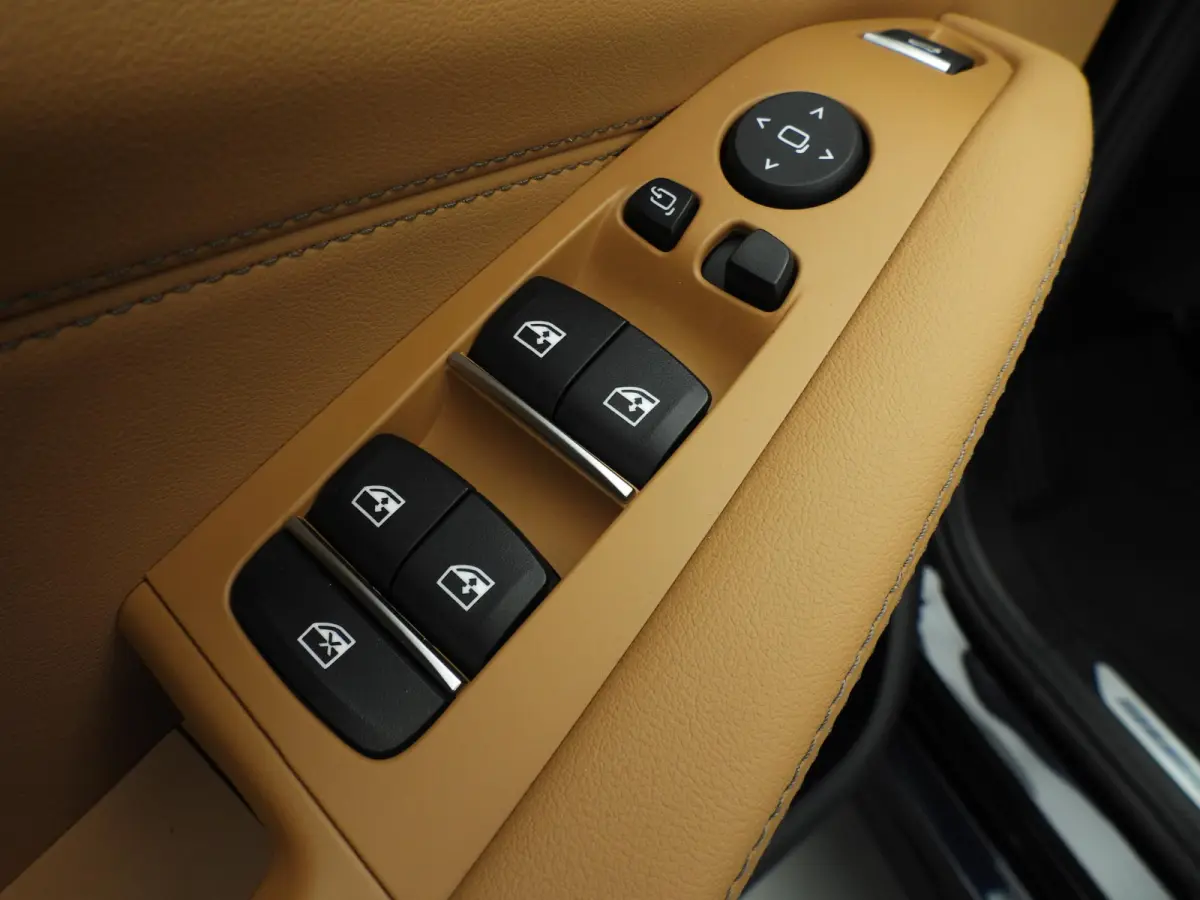 xDrive50e | M-Sportpakket | LED | HUD | Active cruise | trekhaak |  SOH 99% | Elektr. zetels | DAB | Harman-kardon sound | Alu 22 inch