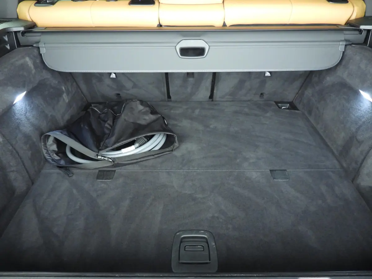 xDrive50e | M-Sportpakket | LED | HUD | Active cruise | trekhaak |  SOH 99% | Elektr. zetels | DAB | Harman-kardon sound | Alu 22 inch