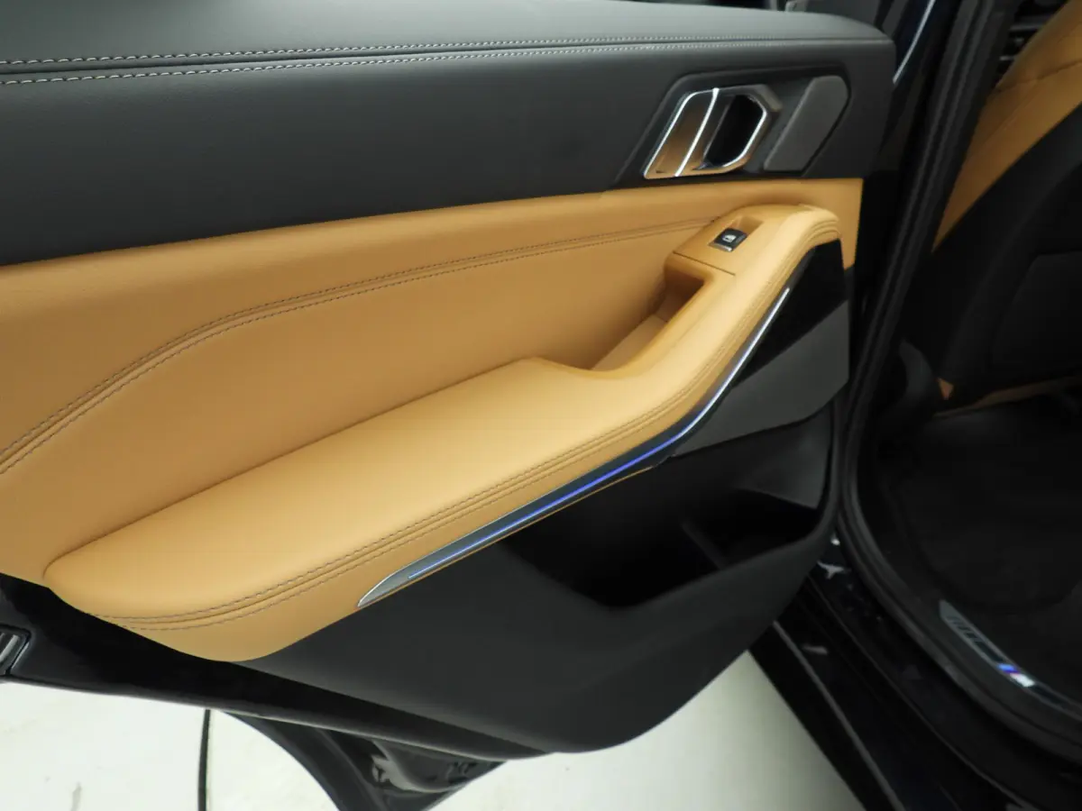 xDrive50e | M-Sportpakket | LED | HUD | Active cruise | trekhaak |  SOH 99% | Elektr. zetels | DAB | Harman-kardon sound | Alu 22 inch