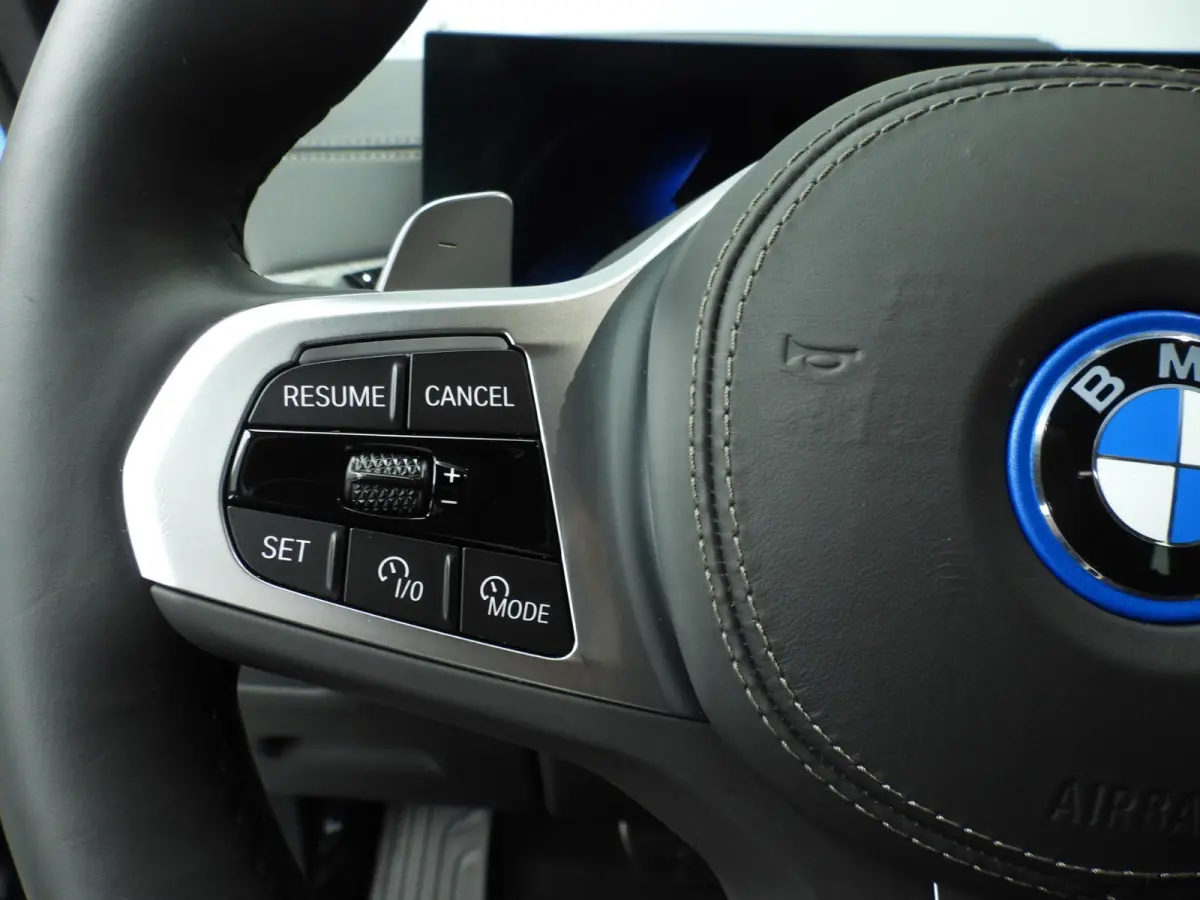 xDrive50e | M-Sportpakket | LED | HUD | Active cruise | trekhaak |  SOH 99% | Elektr. zetels | DAB | Harman-kardon sound | Alu 22 inch