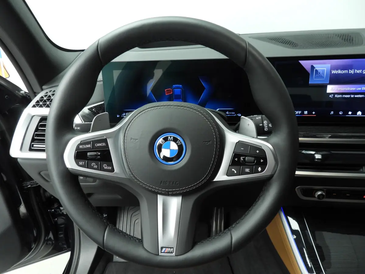 xDrive50e | M-Sportpakket | LED | HUD | Active cruise | trekhaak |  SOH 99% | Elektr. zetels | DAB | Harman-kardon sound | Alu 22 inch