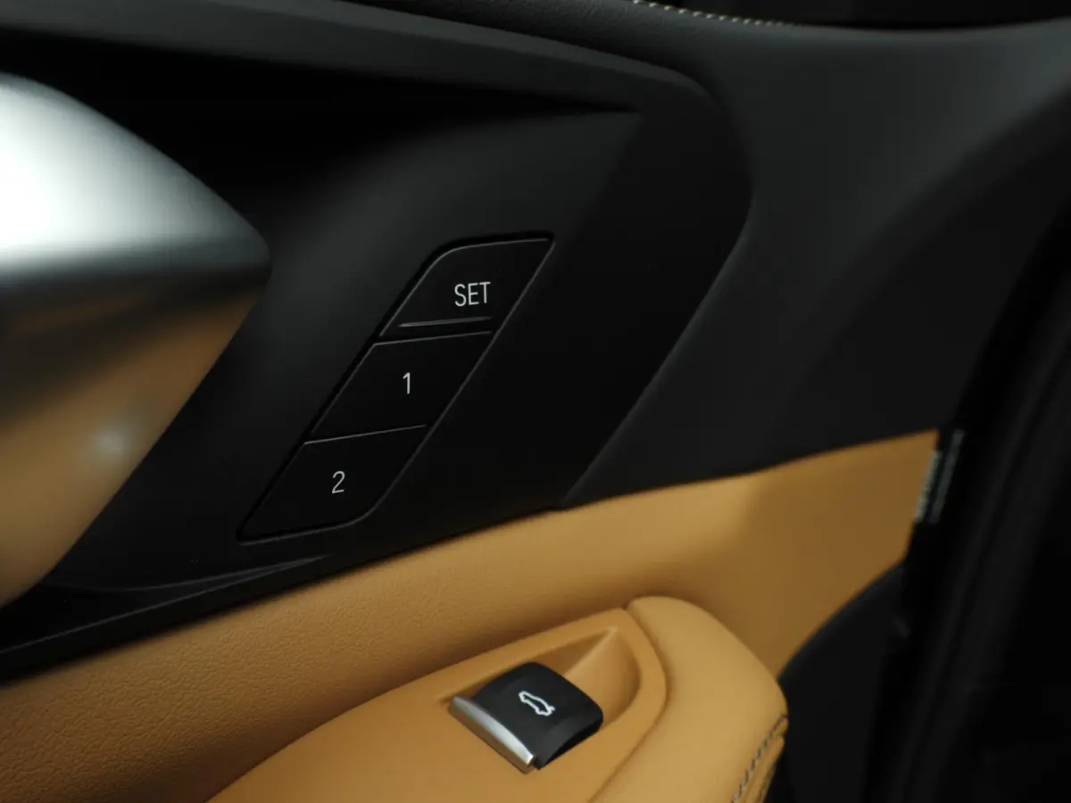xDrive50e | M-Sportpakket | LED | HUD | Active cruise | trekhaak |  SOH 99% | Elektr. zetels | DAB | Harman-kardon sound | Alu 22 inch