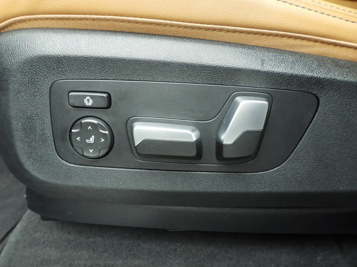 xDrive50e | M-Sportpakket | LED | HUD | Active cruise | trekhaak |  SOH 99% | Elektr. zetels | DAB | Harman-kardon sound | Alu 22 inch