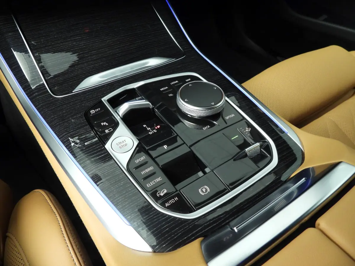 xDrive50e | M-Sportpakket | LED | HUD | Active cruise | trekhaak |  SOH 99% | Elektr. zetels | DAB | Harman-kardon sound | Alu 22 inch