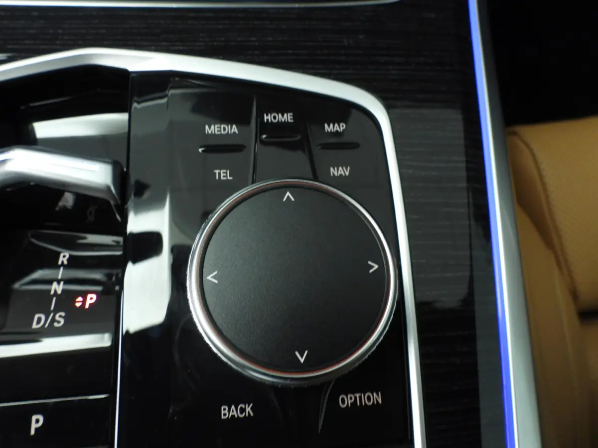 xDrive50e | M-Sportpakket | LED | HUD | Active cruise | trekhaak |  SOH 99% | Elektr. zetels | DAB | Harman-kardon sound | Alu 22 inch
