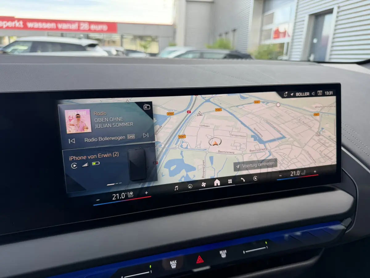30e xDrive M Sport Harman- Kardon Sound Trekhaak Stuurwielverwarming Head-Up Display 360 Gr. Camera Driving Assistant Professional Elektrische actieradius tot 90 km WLTP! Bmw Iconic Glow Cha