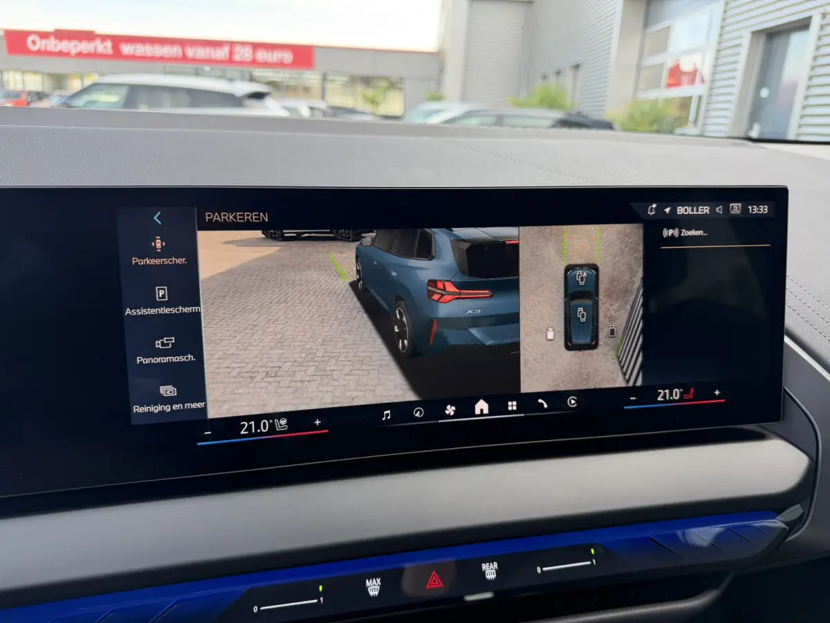 30e xDrive M Sport Harman- Kardon Sound Trekhaak Stuurwielverwarming Head-Up Display 360 Gr. Camera Driving Assistant Professional Elektrische actieradius tot 90 km WLTP! Bmw Iconic Glow Cha